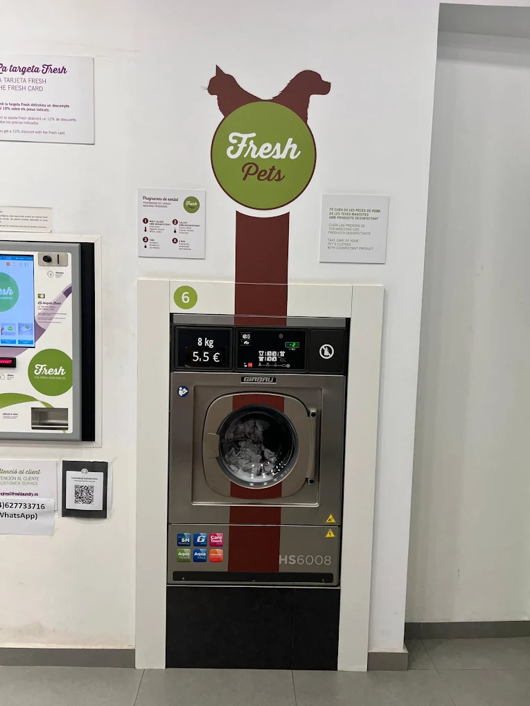 Fresh Pets dedicated 8kg washer for pet clothing at Fresh laundromat Carrer de Londres